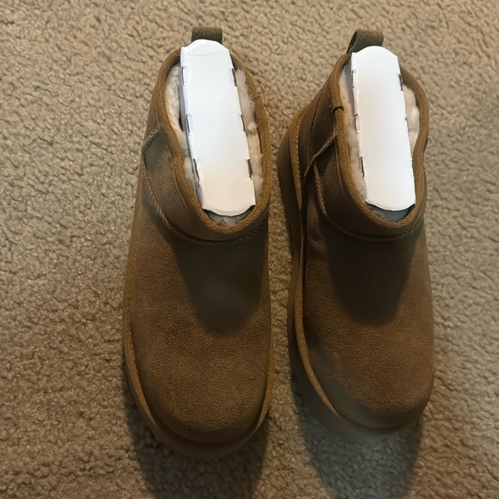Brand new Ugg mini platform 🔥🔥🔥